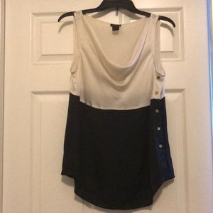 Scoop neck silky blouse